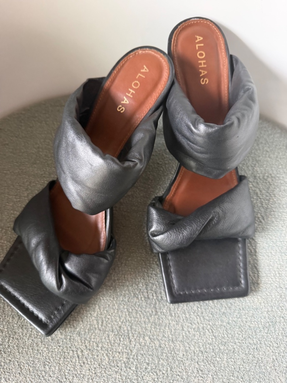 Alohas square toe black heels 40